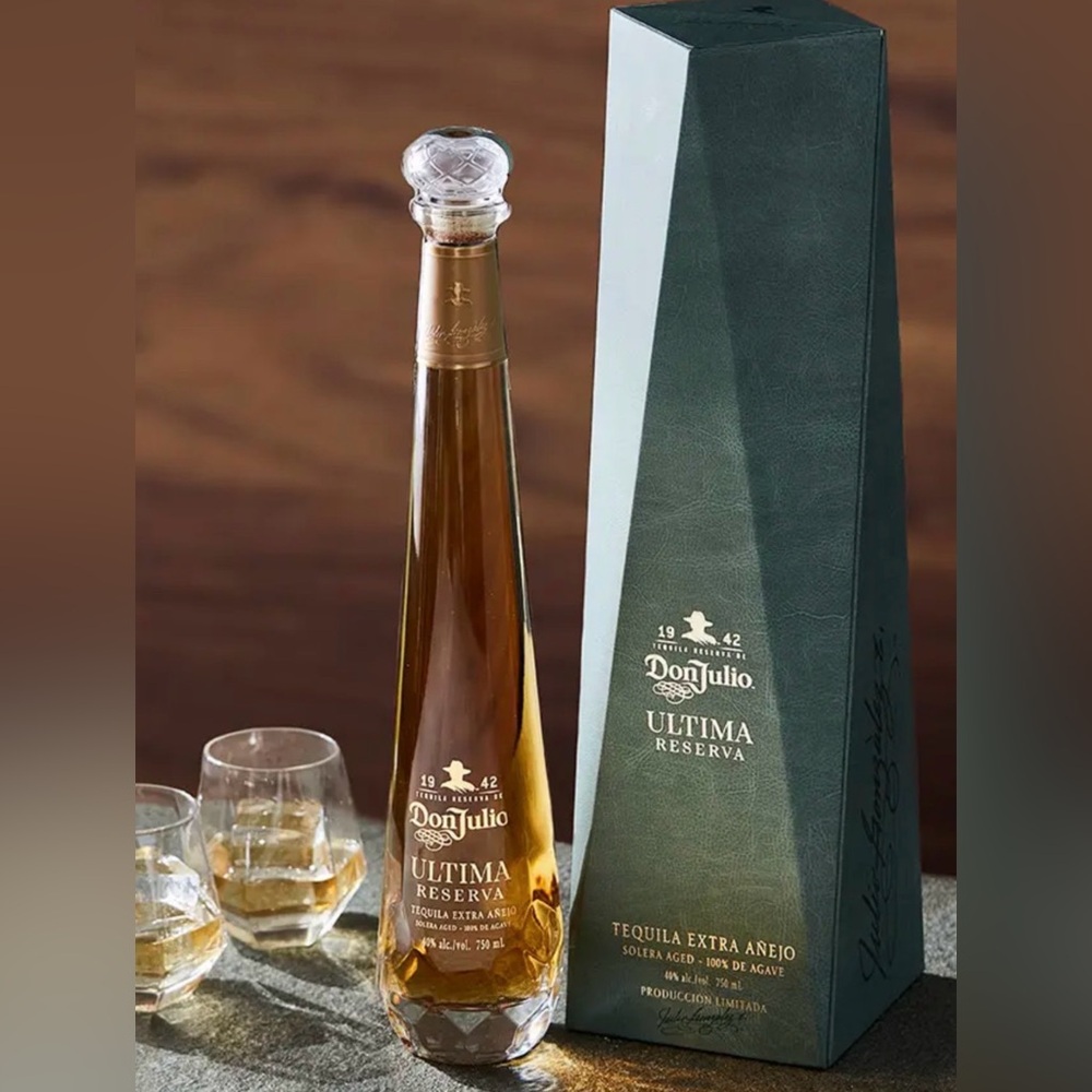 DON JULIO 1942 EMPTY Ultima Reserva Tequila Bottle